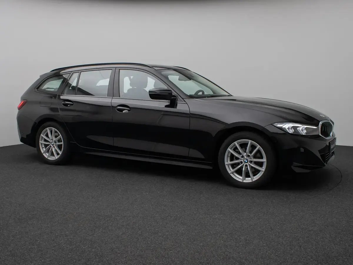 Gebraucht BMW 318 Shadowline 156 PS (114 kW) 2025 Schwarz 2668schwarz Limousine