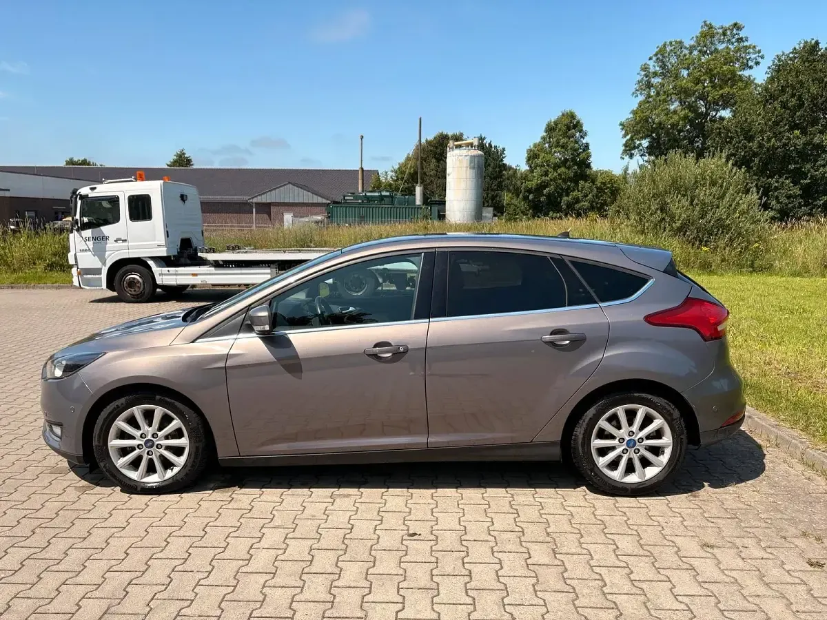 Gebraucht Ford Focus Titanium 120 PS (88 kW) 2015 Andere farben Limousine