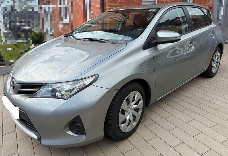 Gebraucht Toyota Auris Cool 99 PS (72 kW) 2014 Grau Limousine