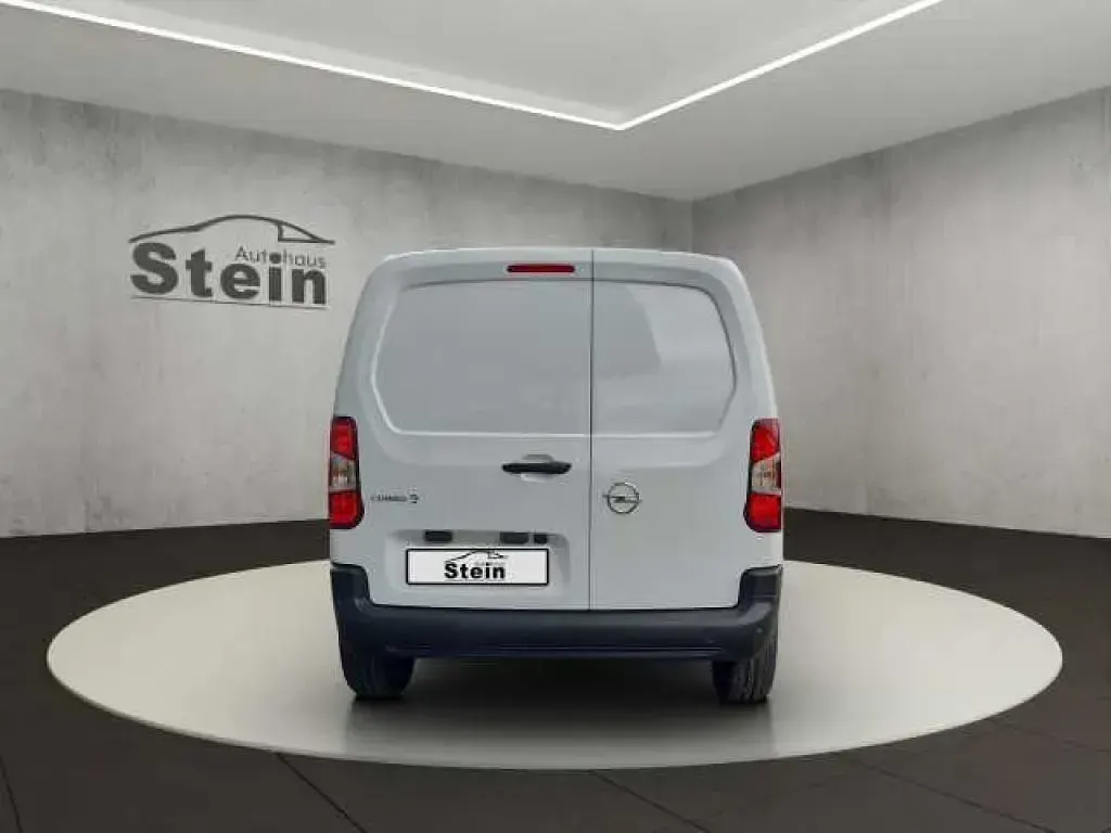 Używany Opel Combo-e Life Edition 100 kW (136 KM) 2024 Biały