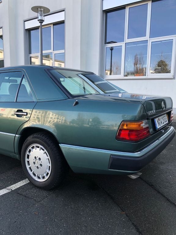 Gebraucht Mercedes E280 193 PS (141 kW) 1993 Grün Limousine