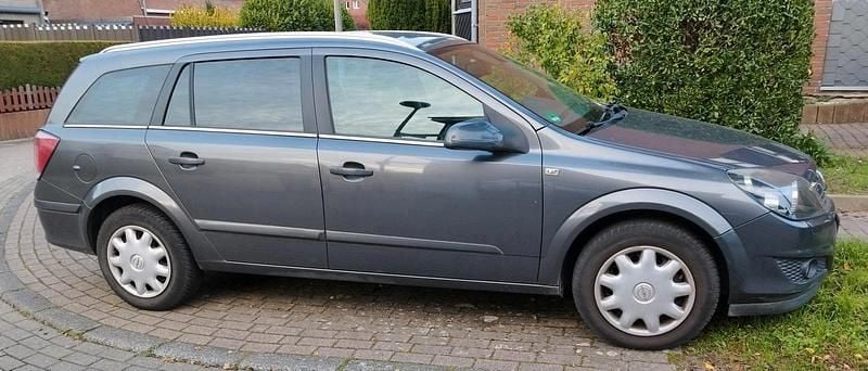 Grau Gebraucht 2008 Opel Astra Innovation Kombi | 1.900 € (Guter Preis) - Bild 1/4
