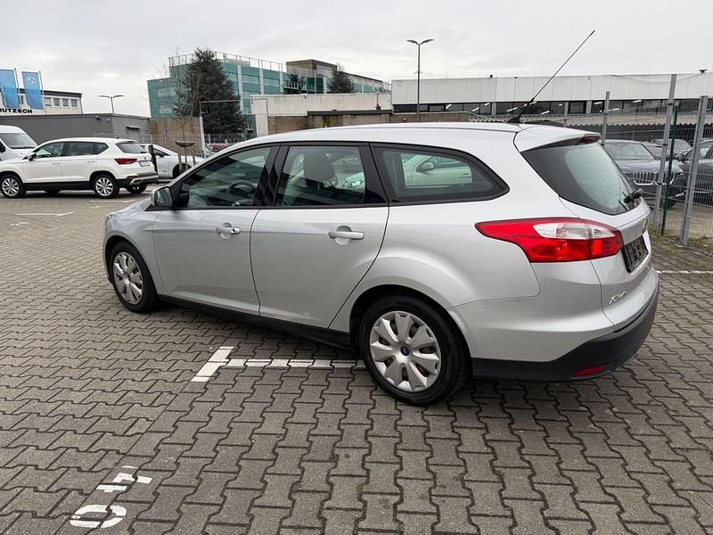 Gebraucht Ford Focus Trend 101 PS (74 kW) 2013 Silber Kombi
