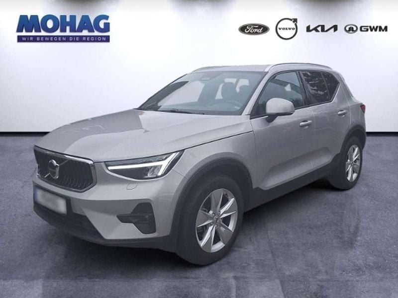 Silber Gebraucht 2024 Volvo XC40 Core SUV | 32.890 € (Superpreis) - Bild 1/4