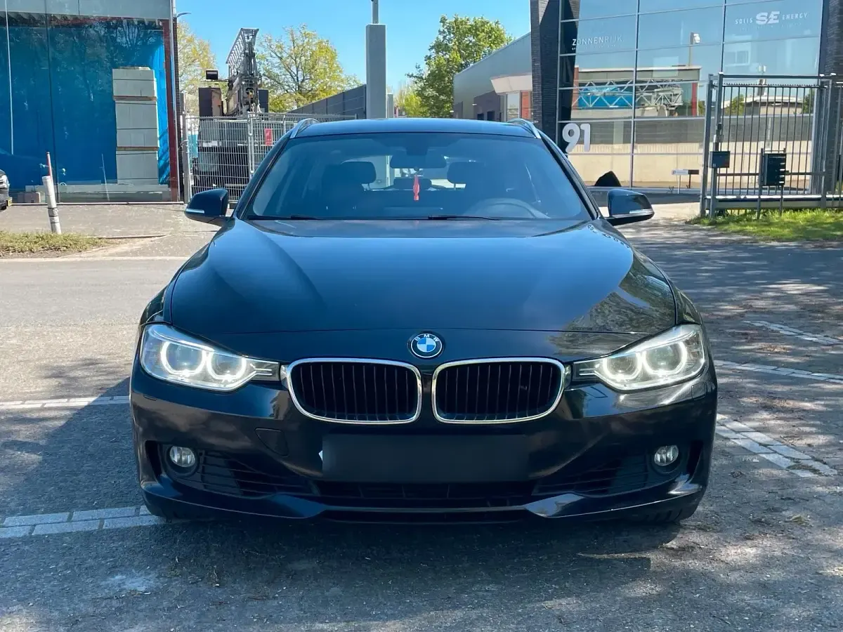 Gebraucht BMW 320 185 PS (136 kW) 2015 Schwarz Kombi