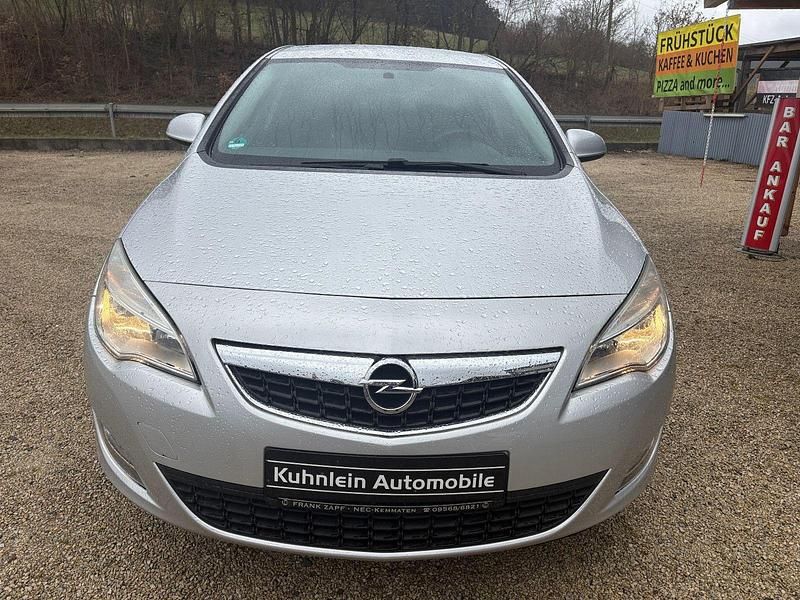 Gebraucht Opel Astra Selection 116 PS (85 kW) 2010 Silber Limousine