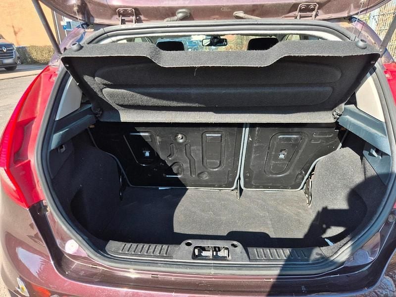 Gebraucht Ford Fiesta Titanium 82 PS (60 kW) 2010 Rot Kleinwagen