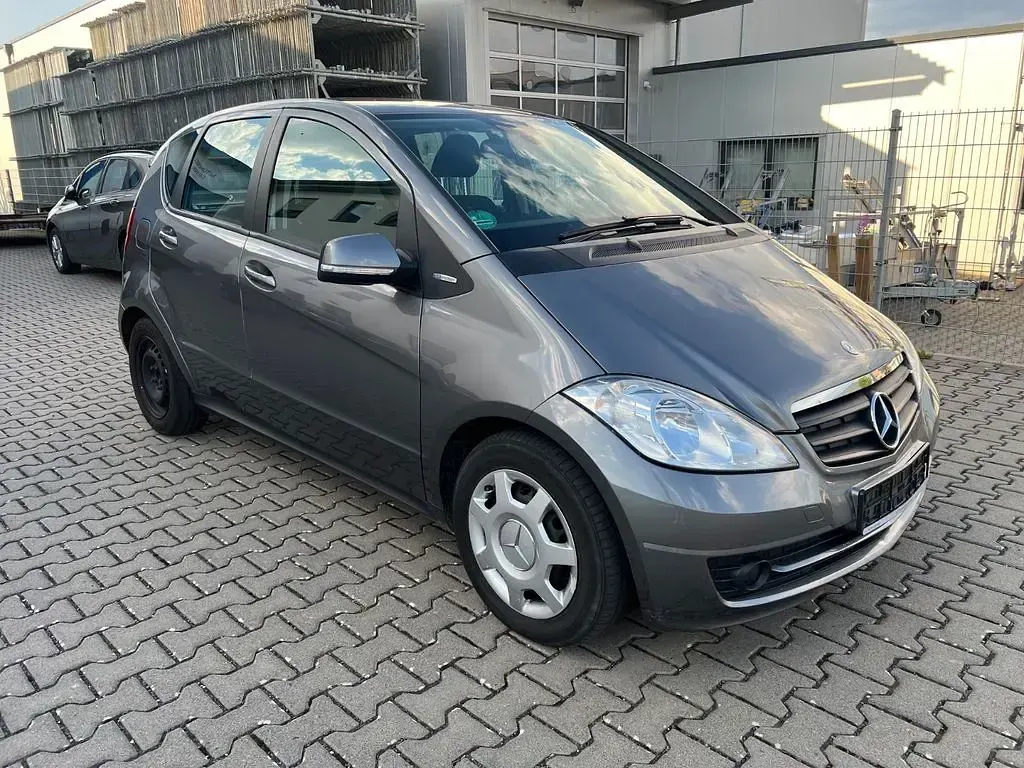 Gebraucht Mercedes A160 82 PS (60 kW) 2011 Grau Kleinwagen