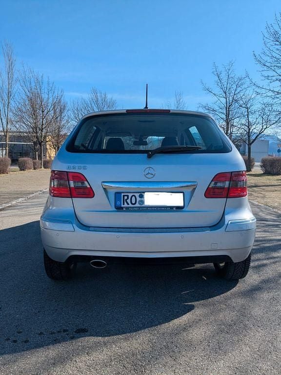Gebraucht Mercedes B200 136 PS (100 kW) 2010 Silber Van / Kleinbus