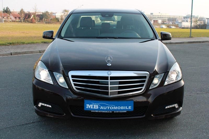 Gebraucht Mercedes E250 Avantgarde 204 PS (150 kW) 2010 Braun Limousine