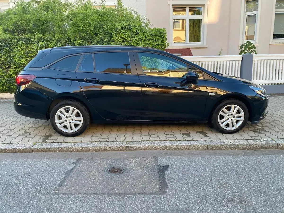 Gebraucht Opel Astra 110 PS (80 kW) 2017 Schwarz Limousine