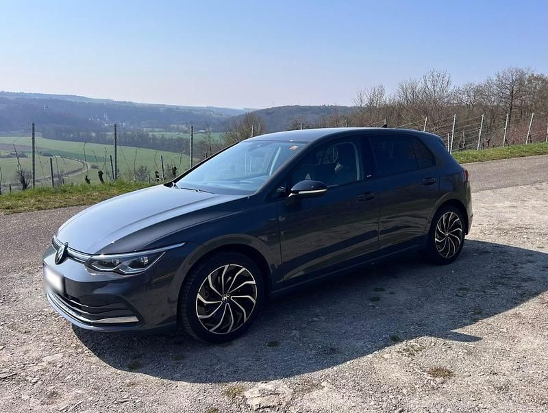 Gebraucht VW Golf VIII Move 150 PS (110 kW) 2023 Blau Limousine