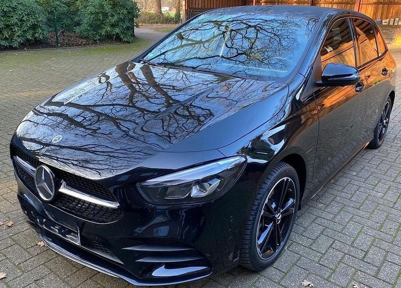 Schwarz Gebraucht 2022 Mercedes E250 Limousine | 23.900 € (Fairer Preis) - Bild 1/4
