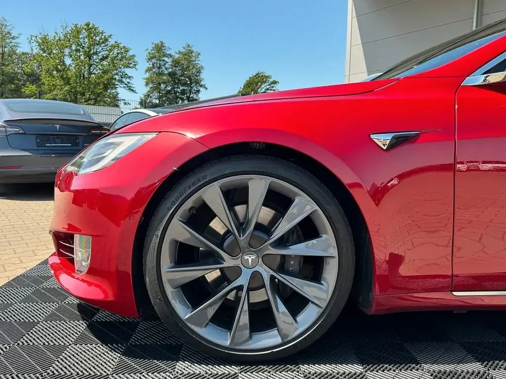 Käytetty Tesla Model S 386 kW (525 HP) 2020 Punainen Viistoperä
