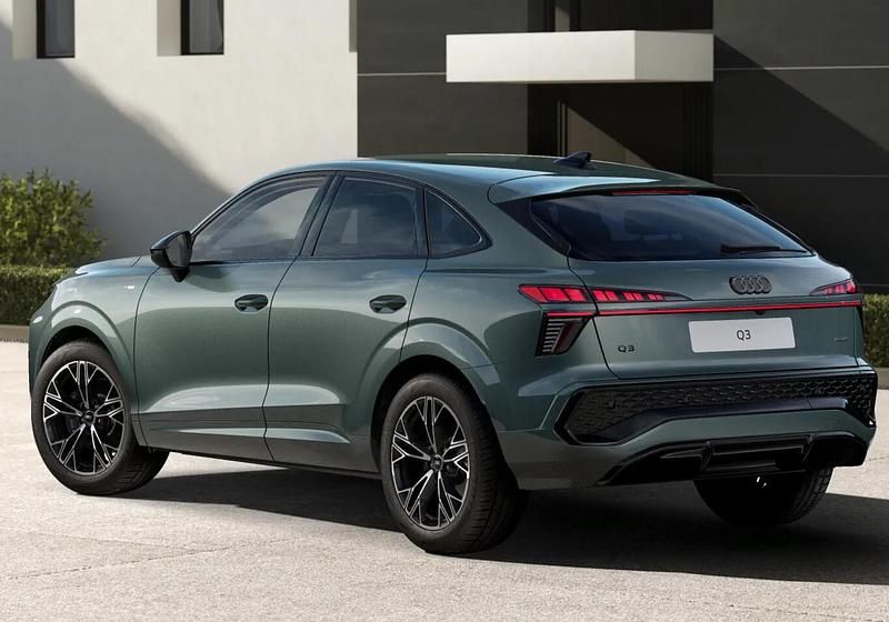 Neu Audi Q3 Sportback Ambiente 204 PS (150 kW) 2025 Salbeigrün metallic SUV