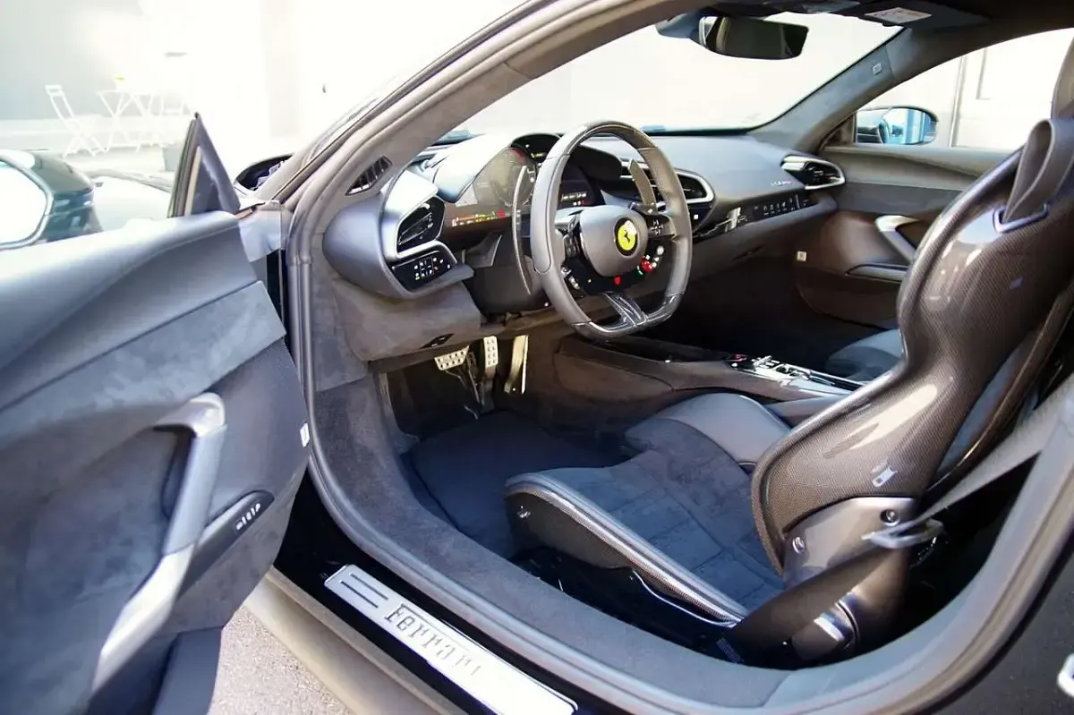 Second-hand Ferrari 296 829 CP (609 kW) 2024 Negru Coupe