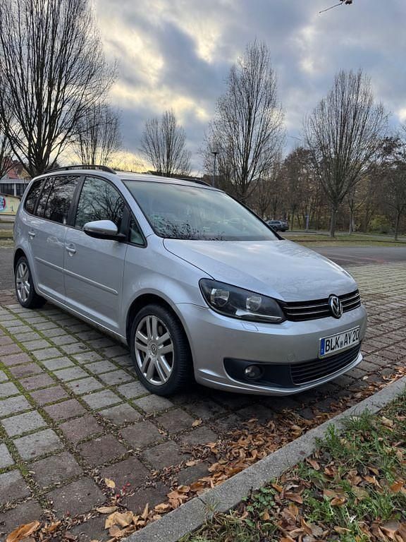 Silber Gebraucht 2013 VW Touran Van / Kleinbus | 5.999 € (Teuer) - Bild 1/4