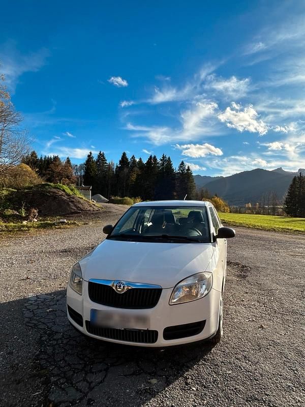 Weiß Gebraucht 2009 Skoda Fabia Kombi | 2.500 € (Fairer Preis) - Bild 1/4