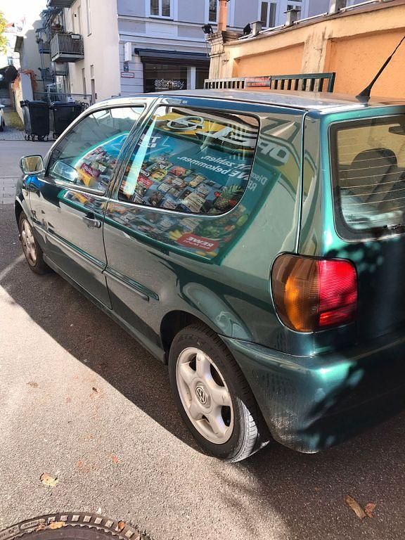 Grün Gebraucht 1998 VW Polo Limousine | 1.299 € (Fairer Preis) - Bild 1/3