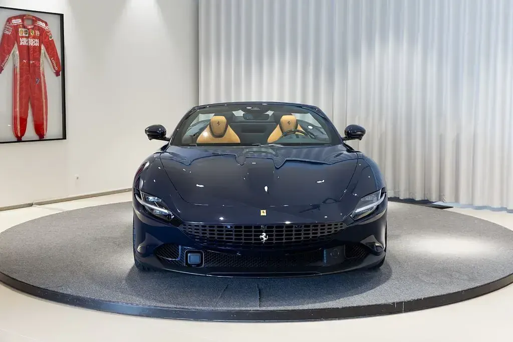 Gebraucht Ferrari Roma 620 PS (456 kW) 2025 Blau Cabrio