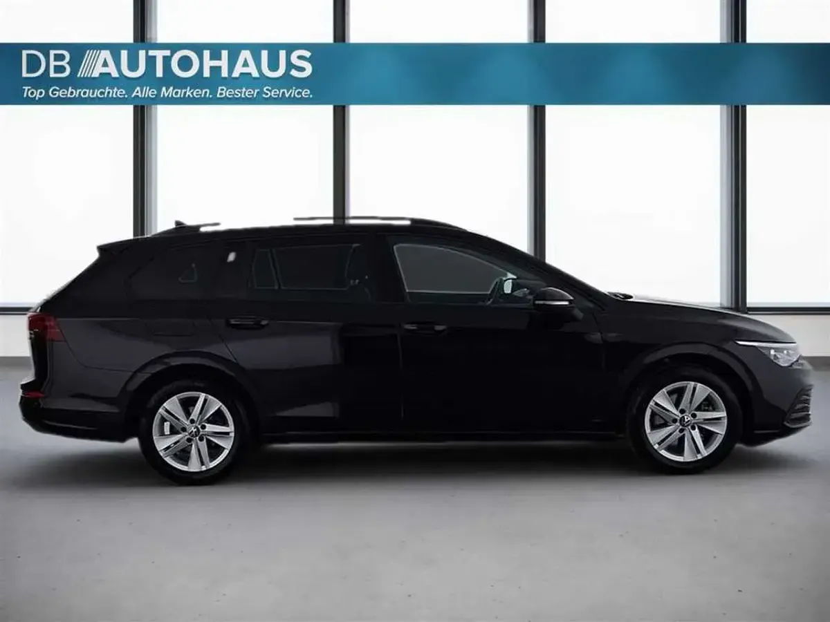Gebraucht VW Golf VIII Life 150 PS (110 kW) 2023 Schwarz Kombi