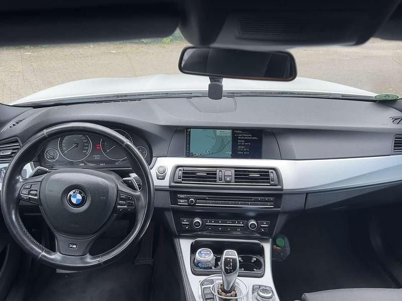 Weiß Gebraucht 2012 BMW 525 Limousine | 12.000 € (Fairer Preis) - Bild 1/4