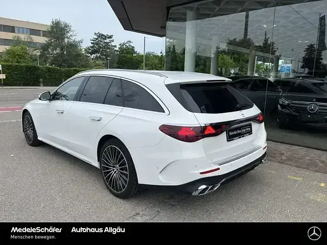 Gebraucht Mercedes E450 Premium Plus 367 PS (269 kW) 2025 Unilack polarweiß Kombi