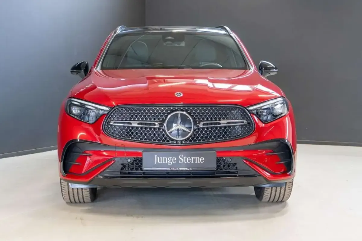 Gebraucht Mercedes GLC300 AMG 269 PS (197 kW) 2025 Manufaktur patagonienrot metal SUV