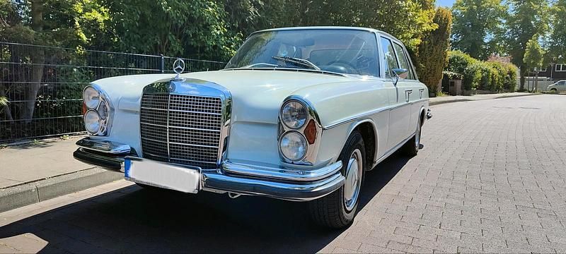 Weiß Gebraucht 1970 Mercedes W108 Limousine | 24.000 € - Bild 1/4