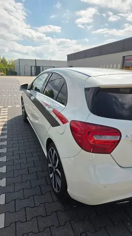 Gebraucht Mercedes A180 122 PS (89 kW) 2015 Weiß Limousine