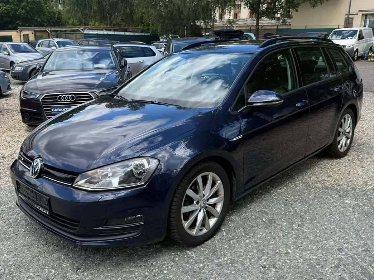 Gebraucht VW Golf VII Trendline 110 PS (80 kW) 2015 Night blue metallic Kombi