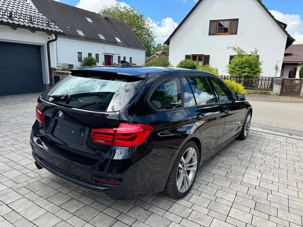 Gebraucht BMW 330 Sport Line 258 PS (189 kW) 2017 Schwarz Kombi