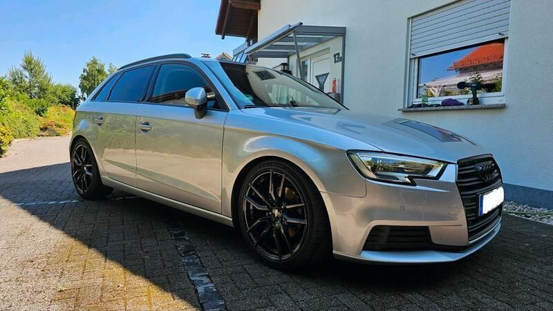 Silber Gebraucht 2018 Audi A3 Sportback Kleinwagen | 16.500 € (Fairer Preis) - Bild 1/4
