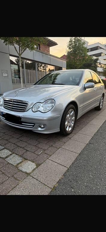 Silber Gebraucht 2006 Mercedes C220 Elegance Limousine | 4.990 € (Fairer Preis) - Bild 1/4