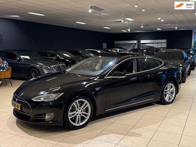 Schwarz Gebraucht 2013 Tesla Model S Kleinwagen | 13.950 € (Teuer) - Bild 1/4