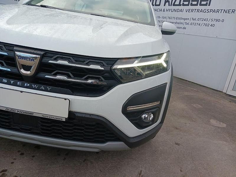 Gebraucht Dacia Sandero Comfort 101 PS (74 kW) 2021 Weiß SUV