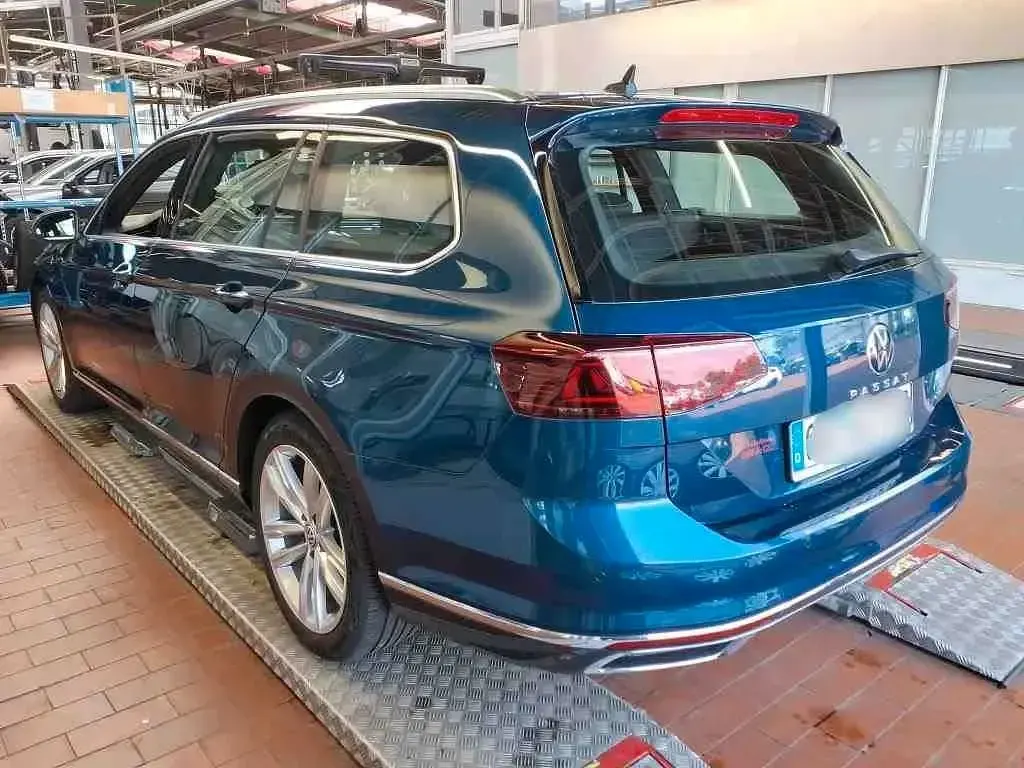 Gebraucht VW Passat Elegance 150 PS (110 kW) 2021 Blau Kombi
