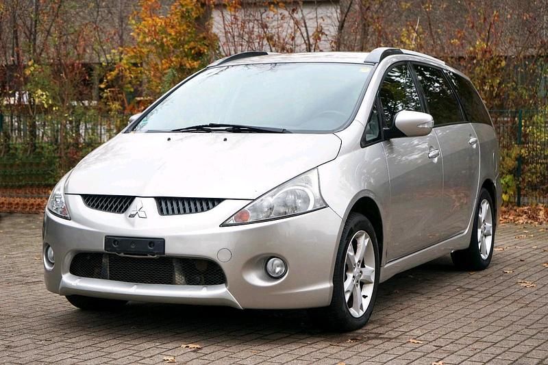 Silber Gebraucht 2008 Mitsubishi Grandis Intense Van / Kleinbus | 3.750 € - Bild 1/4