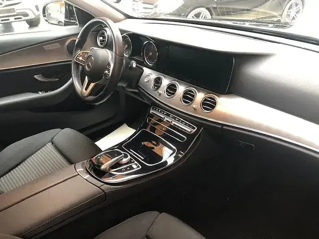 Gebraucht Mercedes E300 194 PS (142 kW) 2019 Schwarz Limousine