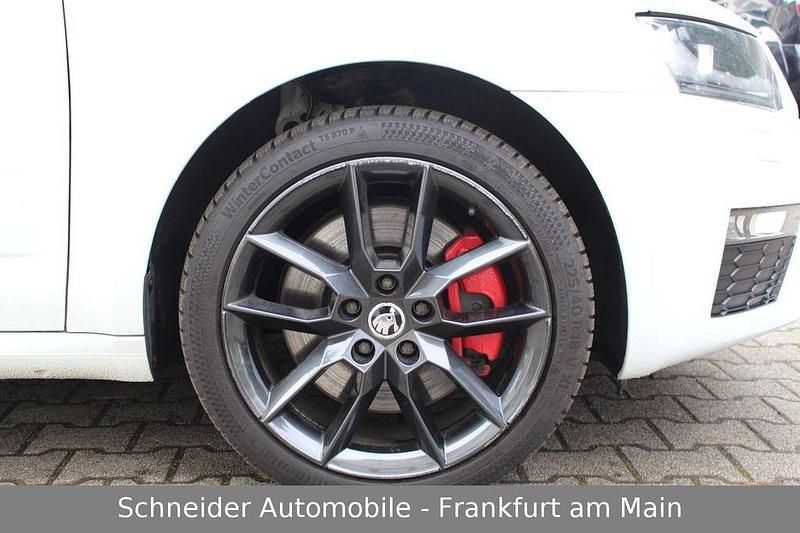 Gebraucht Skoda Octavia 220 PS (161 kW) 2015 Weiß Kleinwagen