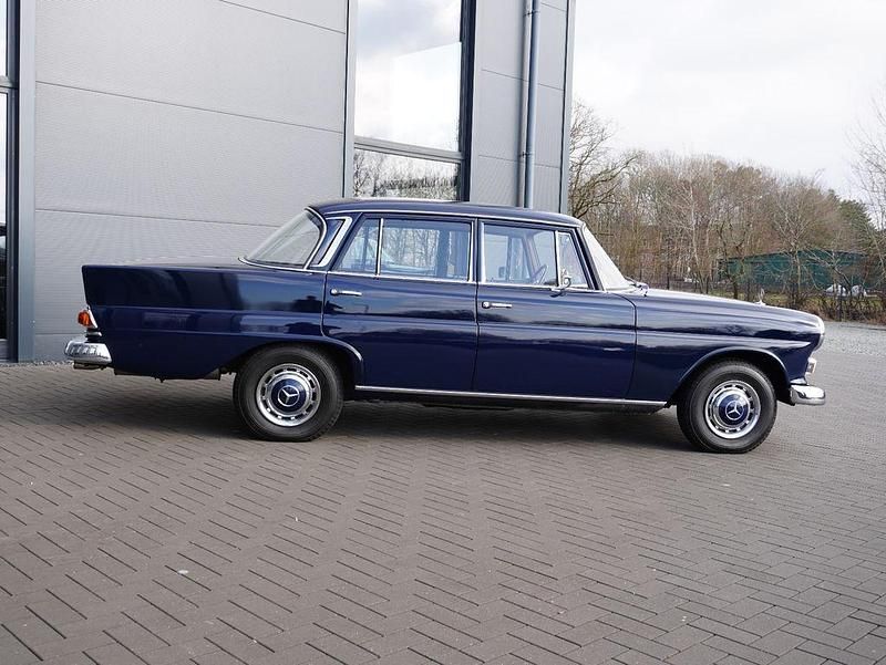 Gebraucht Mercedes 200 94 PS (69 kW) 1967 Dunkelblau Limousine