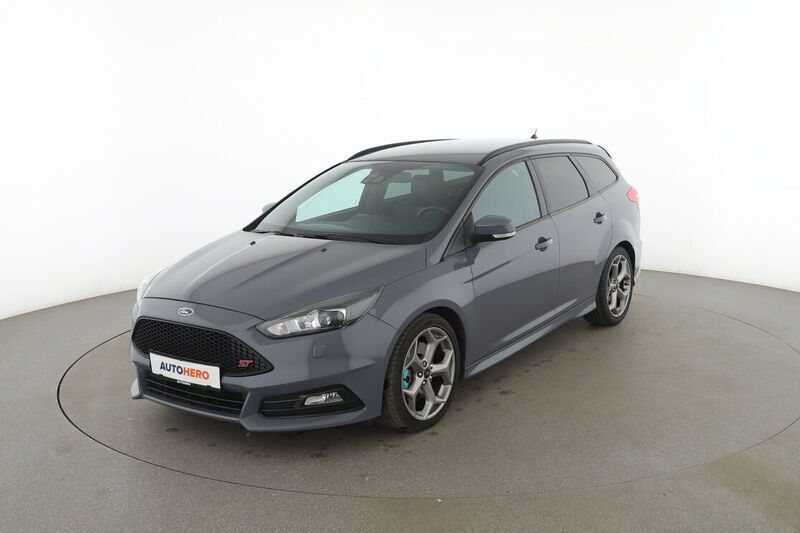 Grau Gebraucht 2017 Ford Focus ST Kombi | 17.720 € (Fairer Preis) - Bild 1/4
