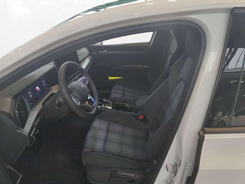 Neu VW Golf VIII GTE 272 PS (200 kW) 2025 Pure white / schwarz Limousine