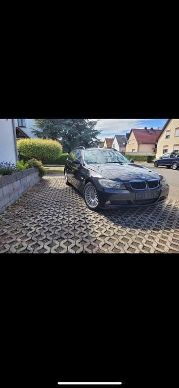 Gebraucht BMW 318 129 PS (94 kW) 2007 Schwarz Kombi