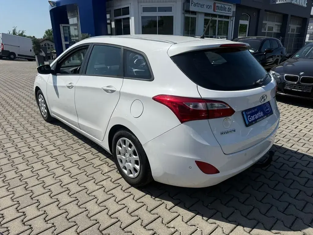 Gebraucht Hyundai i30 Classic 90 PS (66 kW) 2013 Weiß Kombi