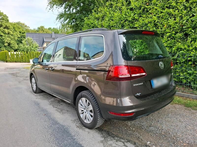 Braun Gebraucht 2017 VW Sharan Van / Kleinbus | 13.500 € (Superpreis) - Bild 1/4
