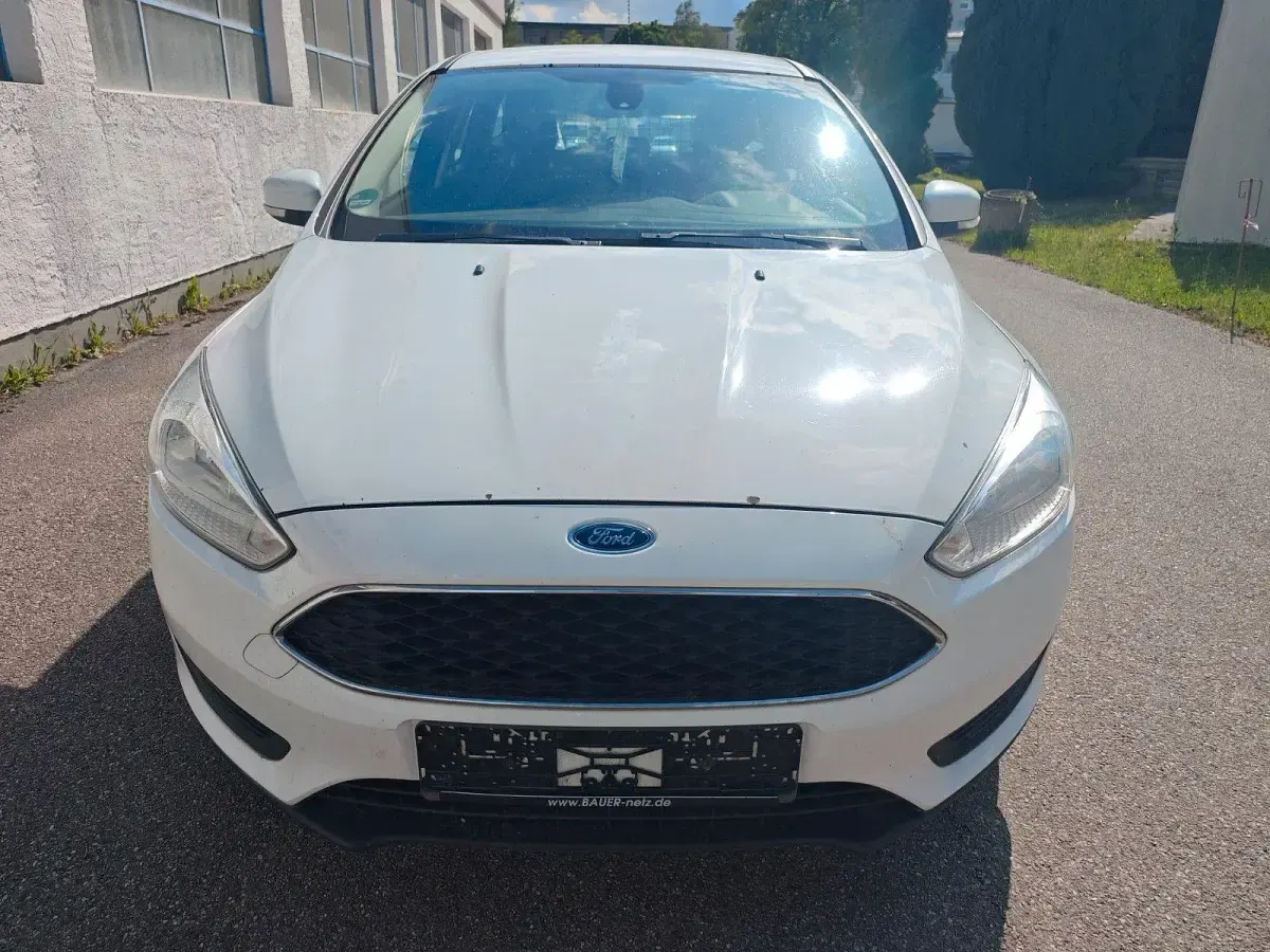 Gebraucht Ford Focus Trend 95 PS (69 kW) 2015 Weiß Kombi