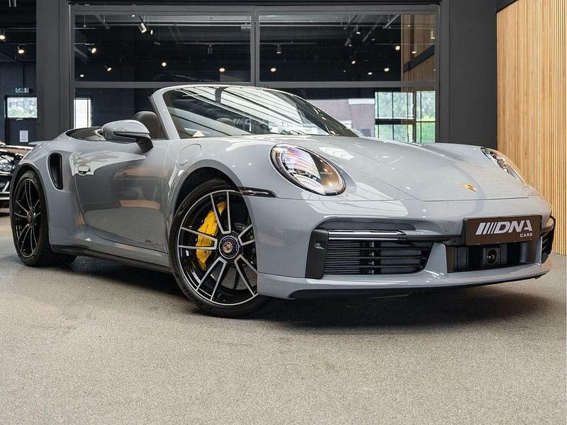 Grau Gebraucht 2023 Porsche 992 Cabrio | 254.992 € - Bild 1/4