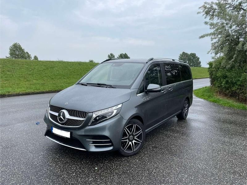 Grau Gebraucht 2019 Mercedes V300 Van / Kleinbus | 55.900 € (Teuer) - Bild 1/4