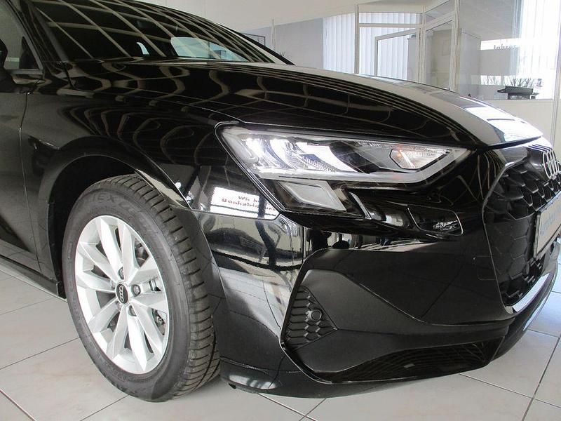 Neu Audi A3 Sport 116 PS (85 kW) 2025 Schwarz Limousine